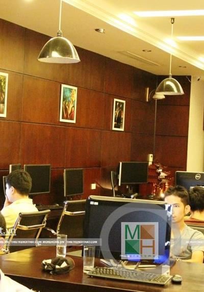 Thi công nội thất đồ gỗ văn phòng tại Royal City
